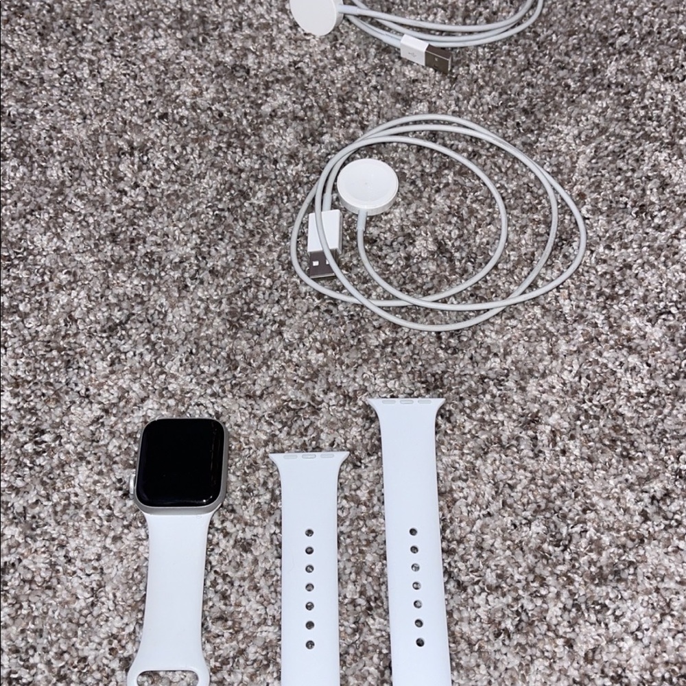 Apple Watch series 5 - Picture 2 of 2